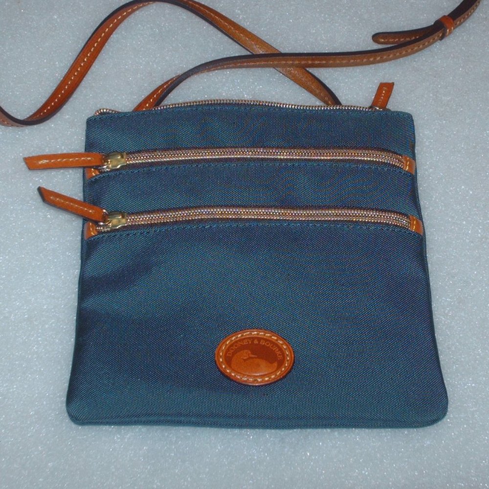 Very nice Dooney & Bourke purse crossbody - Picture 2 of 12